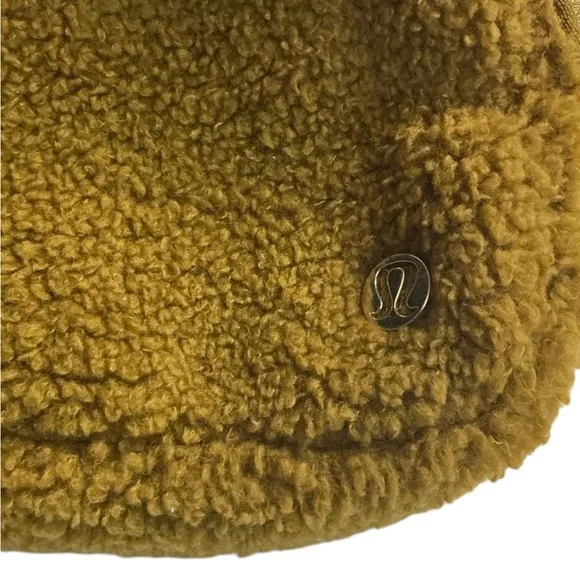 Lululemon Everywhere Belt Bag 
Fleece - Picture 12 of 15